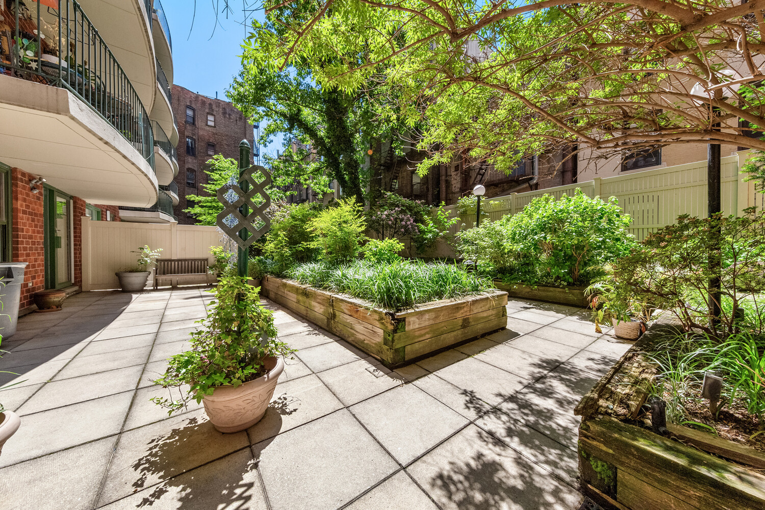 2250 BROADWAY 12B