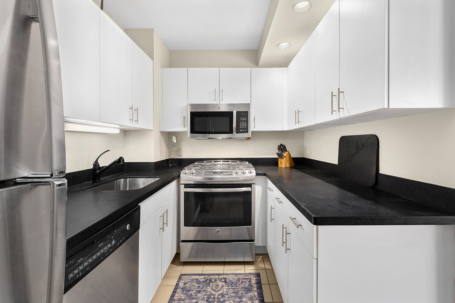 2250 BROADWAY 12B