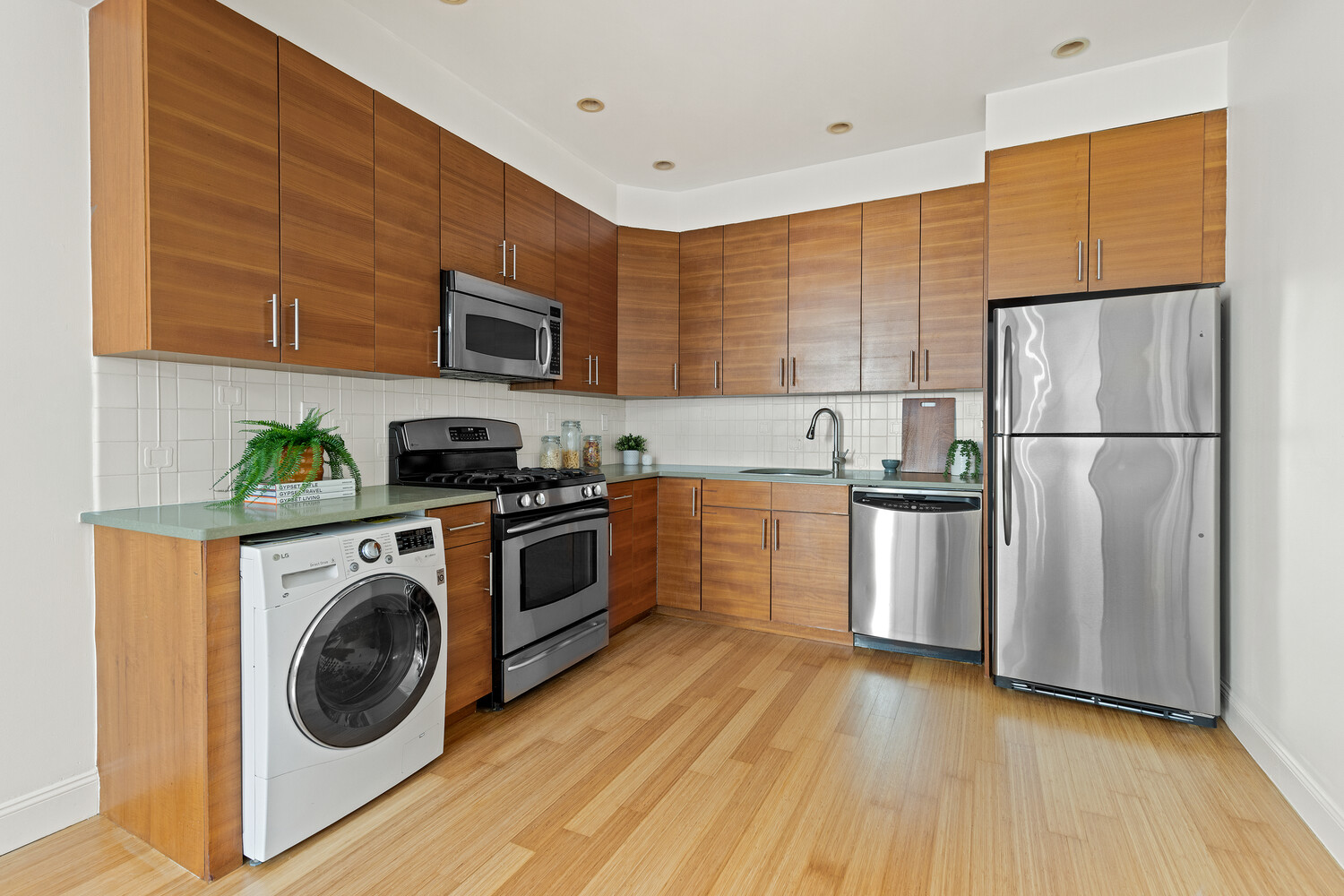 11 TERRACE Place 1F