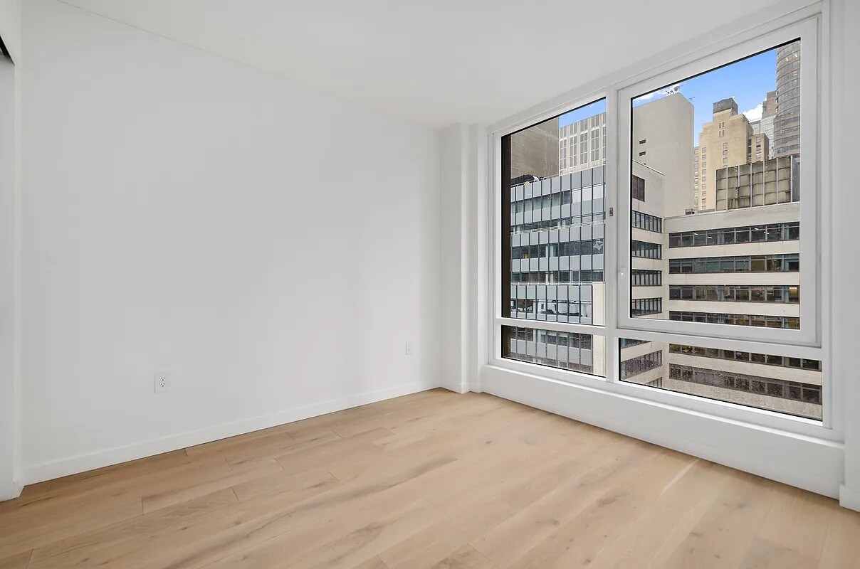 135 E 47TH Street 19F