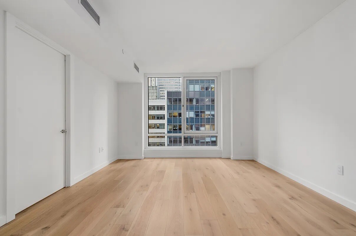 135 E 47TH Street 19F