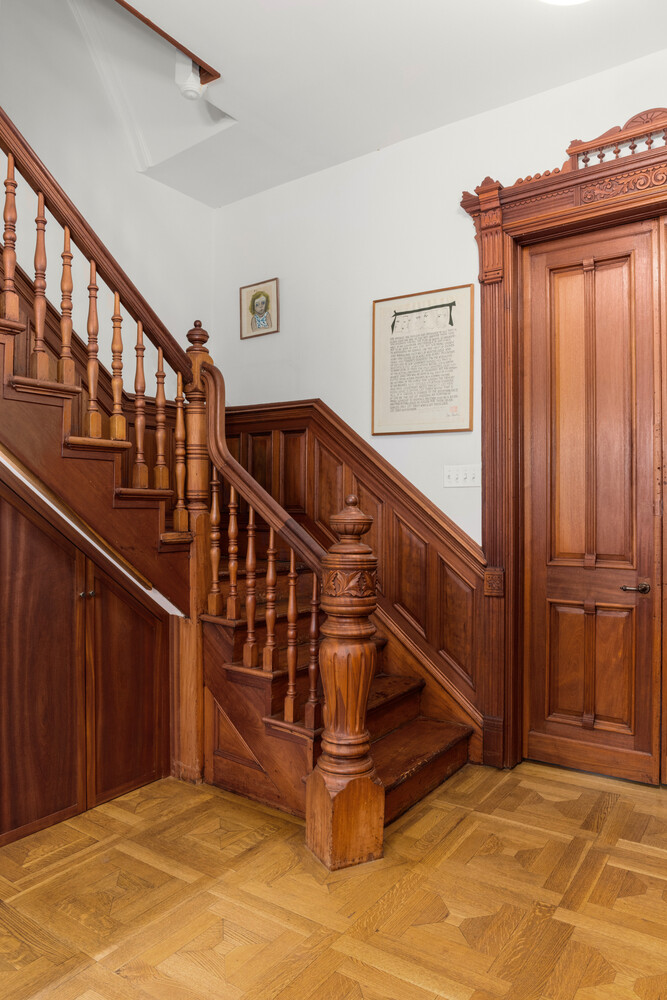 360 W 121ST Street