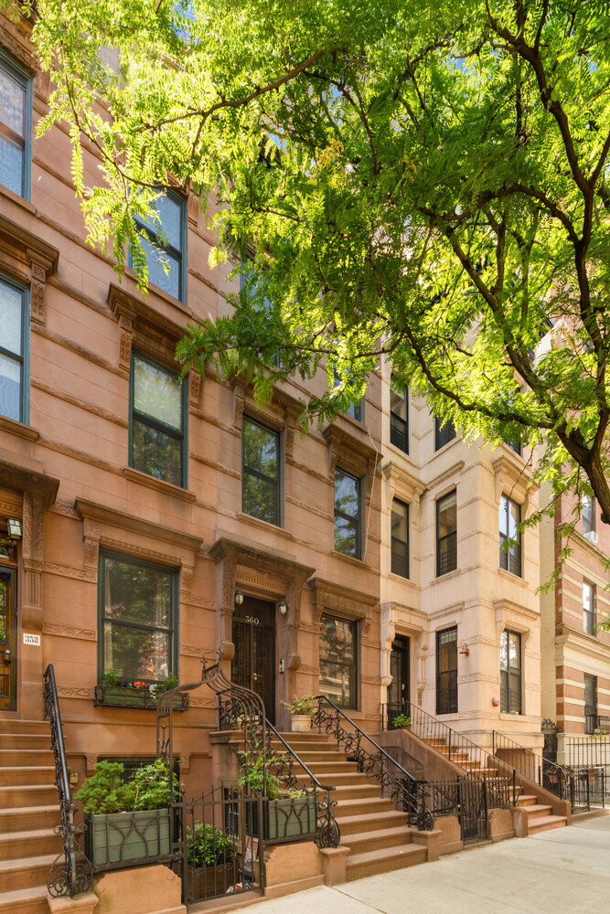 360 W 121ST Street