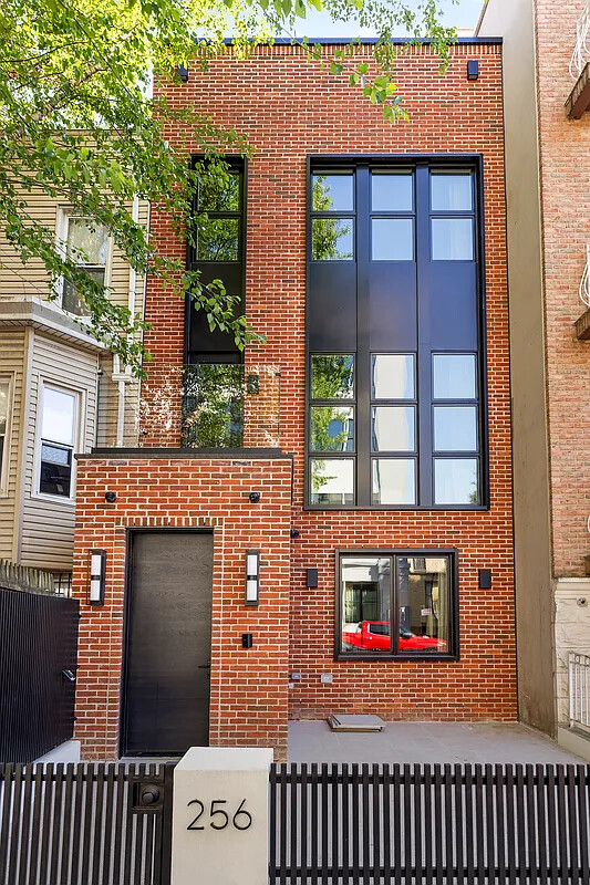 256 18TH Street