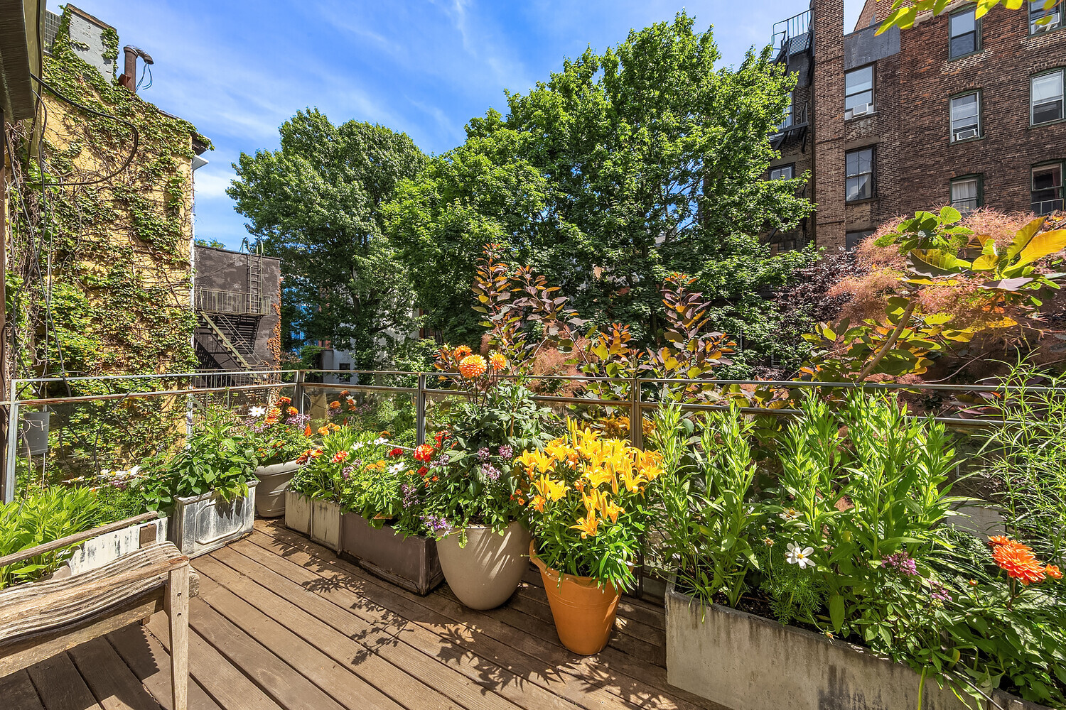 264 W 12TH Street