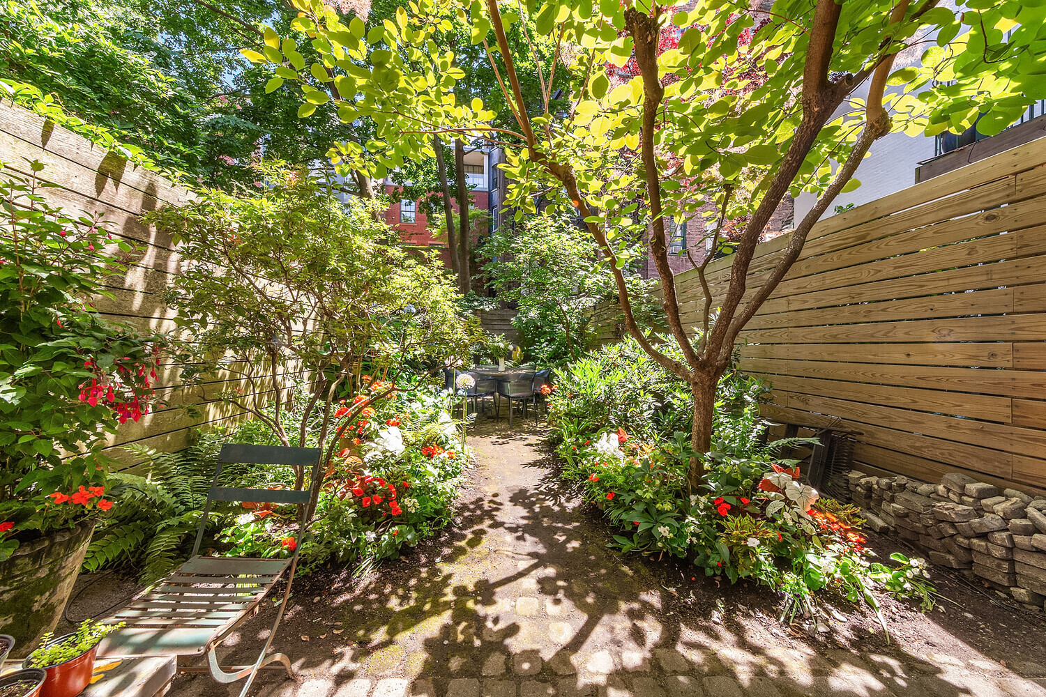 264 W 12TH Street