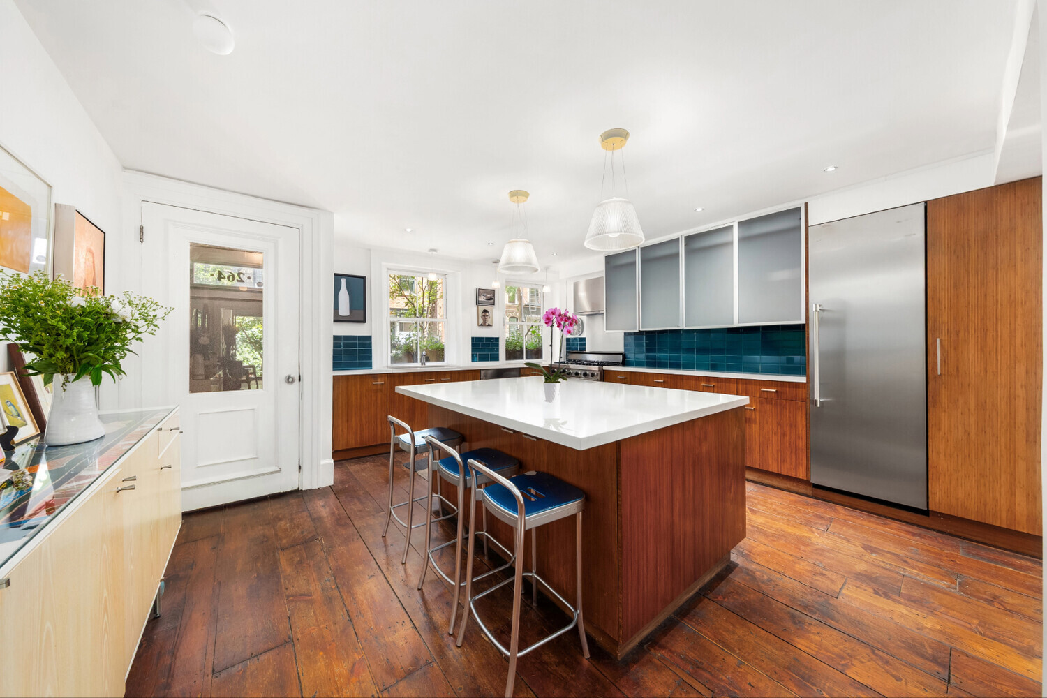 264 W 12TH Street