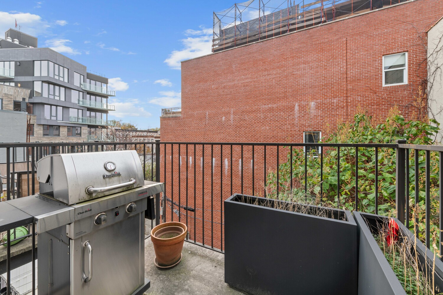 622 GRAND Avenue 303