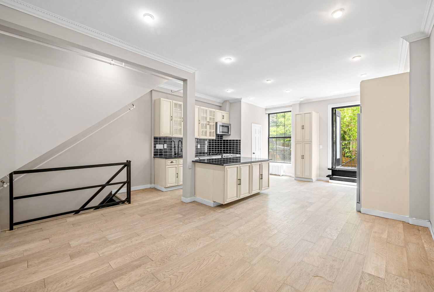 286 CLIFTON Place
