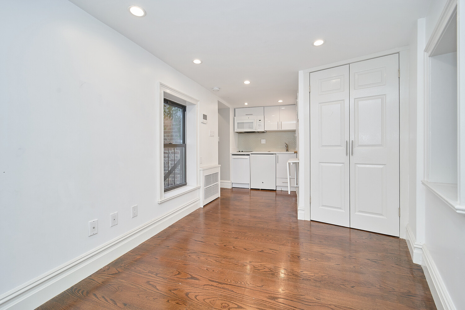 226 W 13TH Street 2R