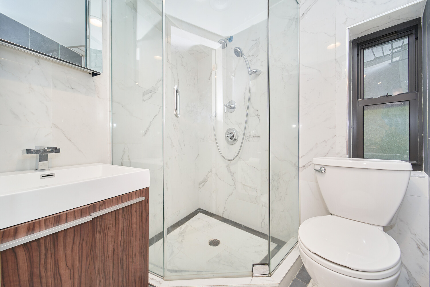 226 W 13TH Street 2R