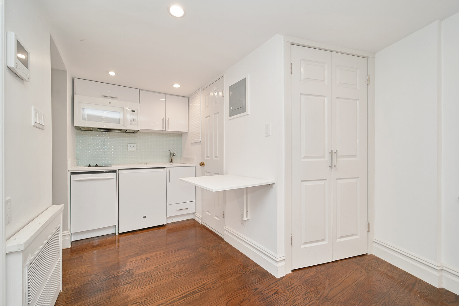 226 W 13TH Street 2R