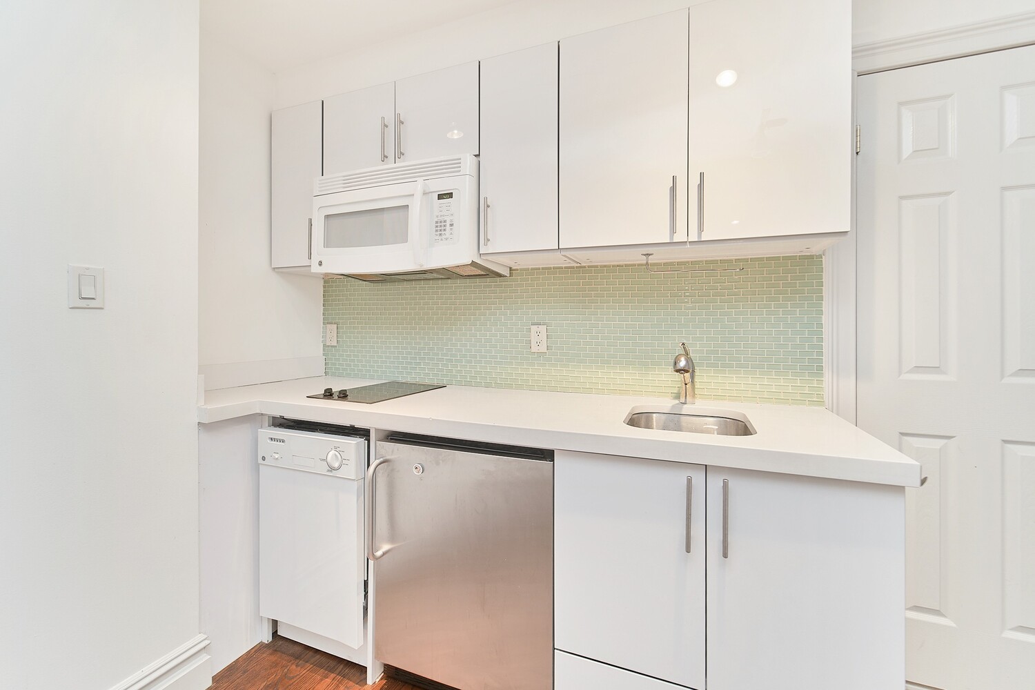 224 W 13TH Street 2R