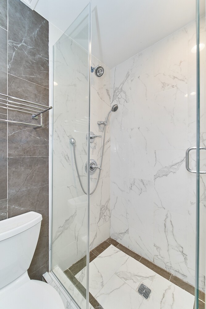224 W 13TH Street 2R