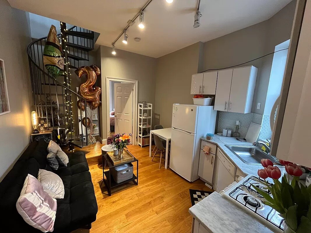 163 CHRYSTIE Street 19