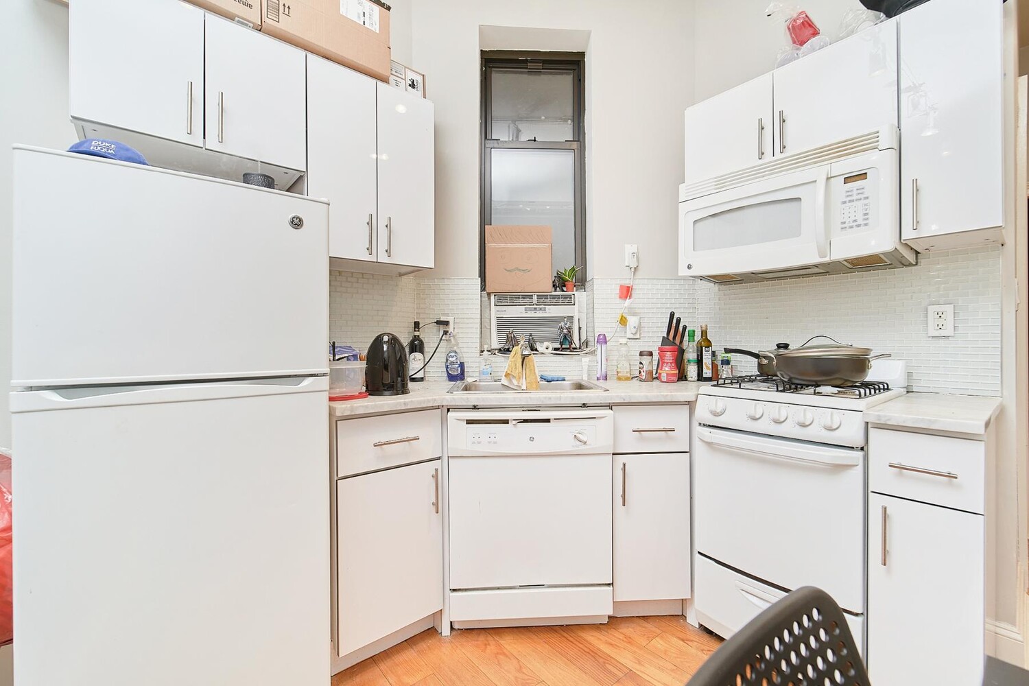 163 CHRYSTIE Street 19
