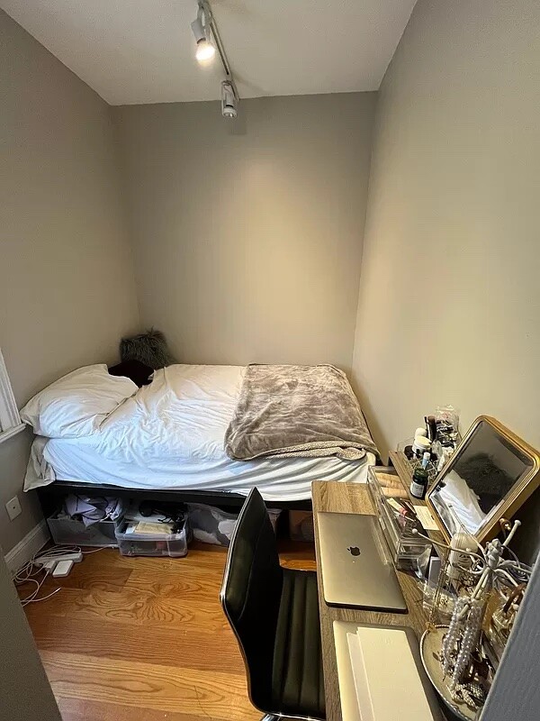 163 CHRYSTIE Street 19