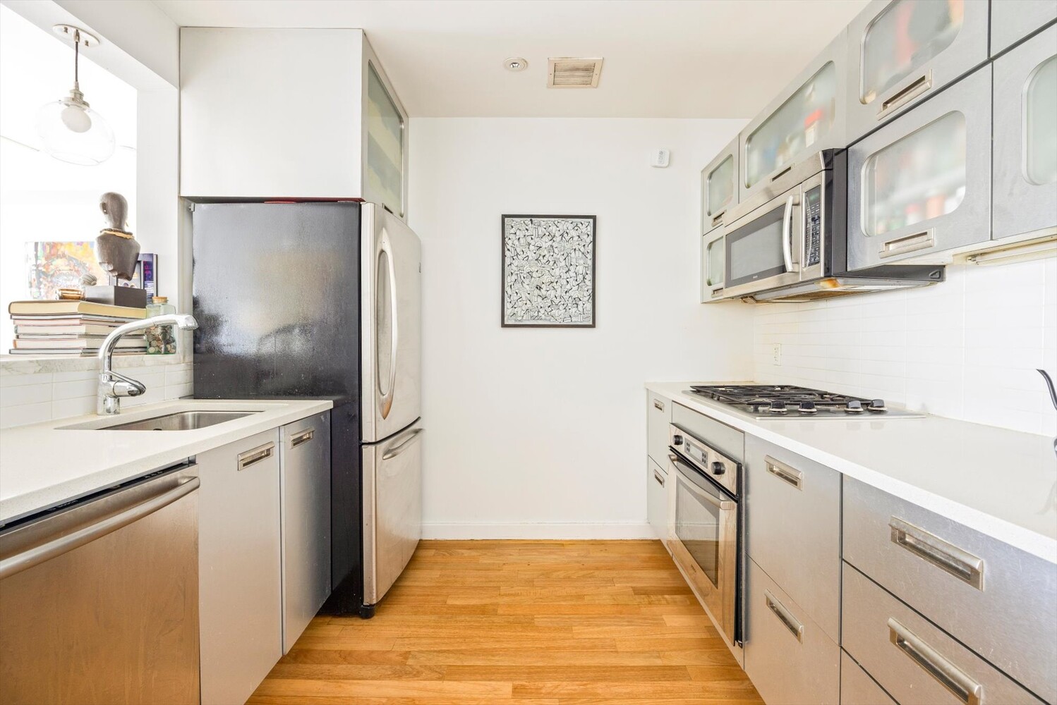 87 SMITH Street 10B