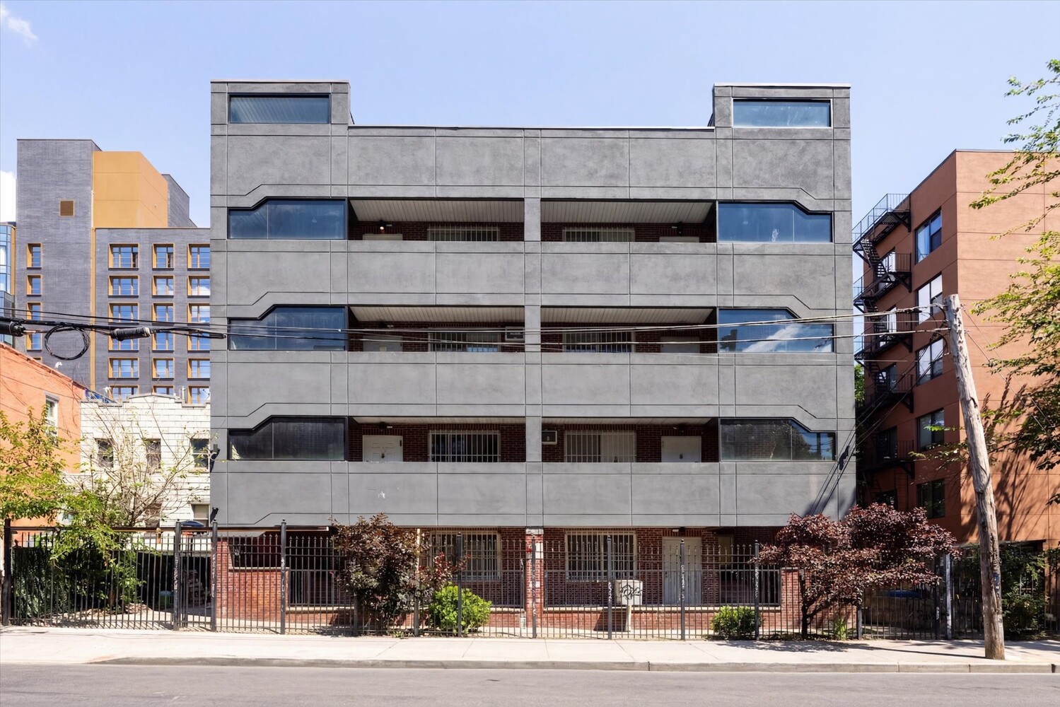 385 VERNON Avenue 2A