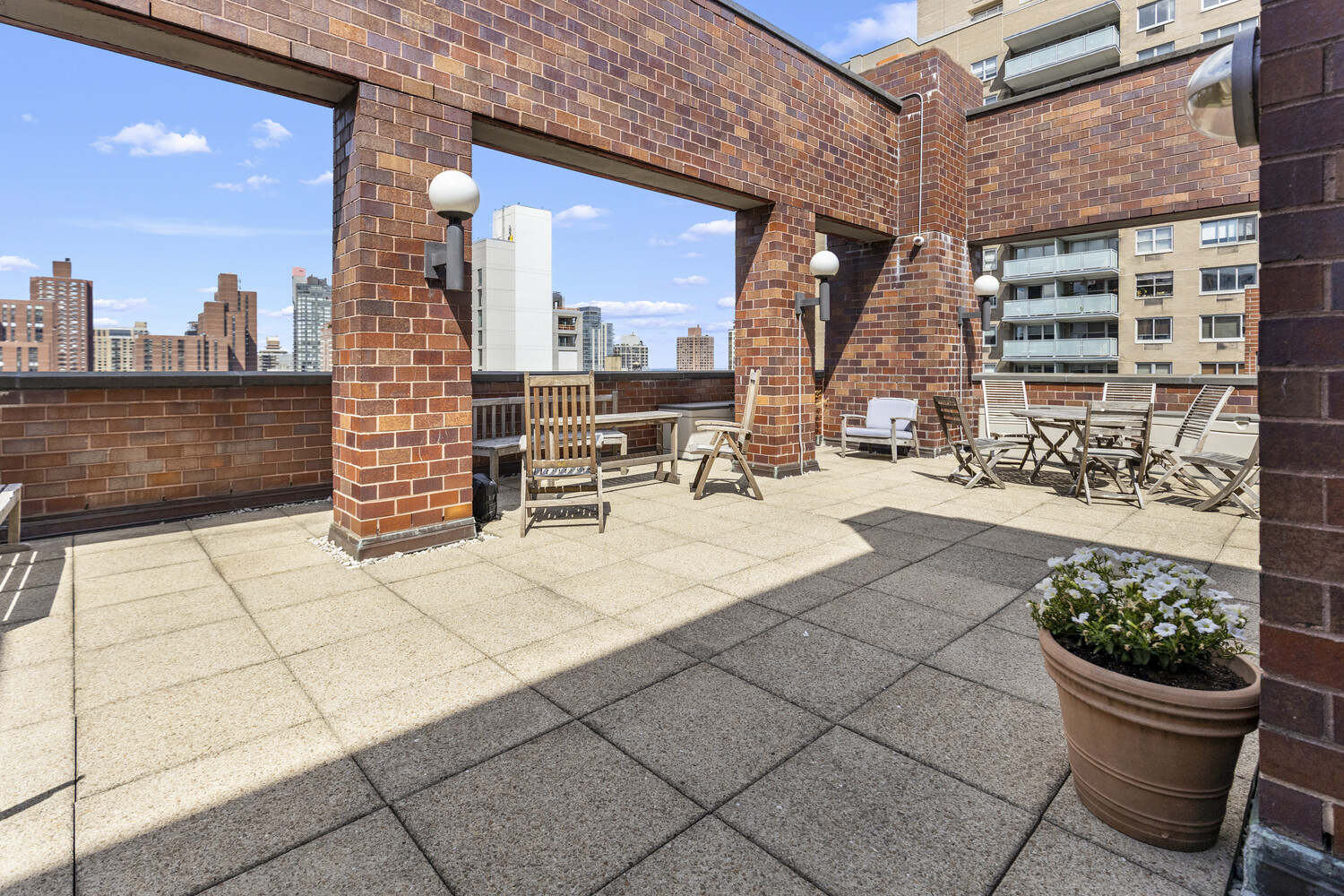 233 E 86TH Street 20B
