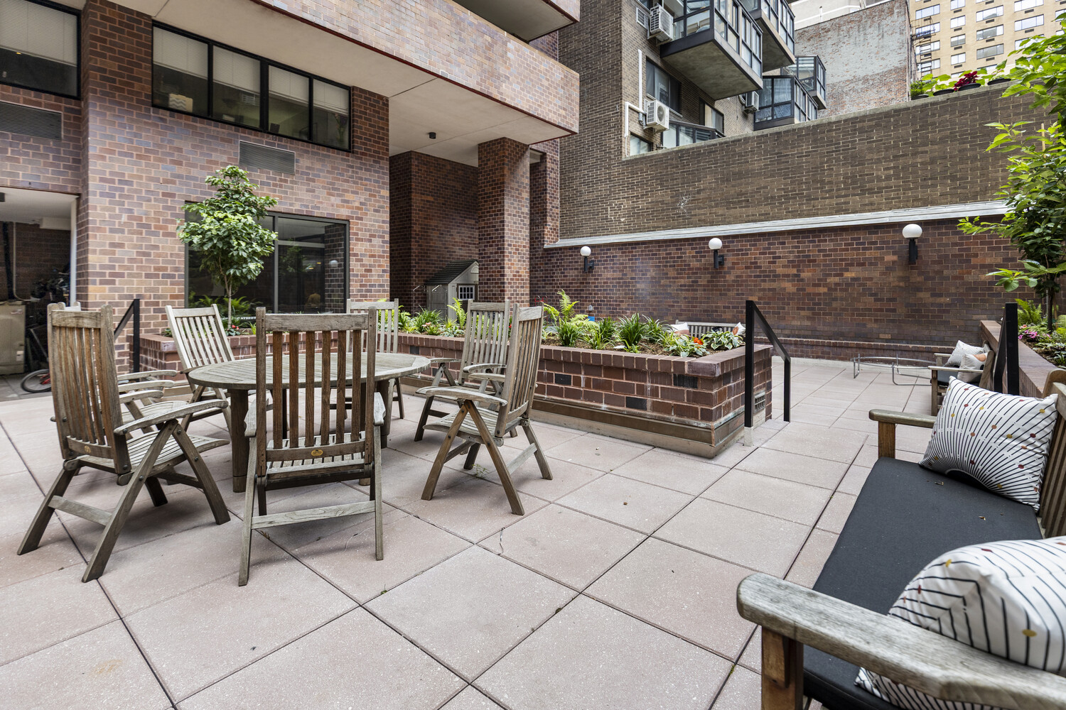 233 E 86TH Street 20B