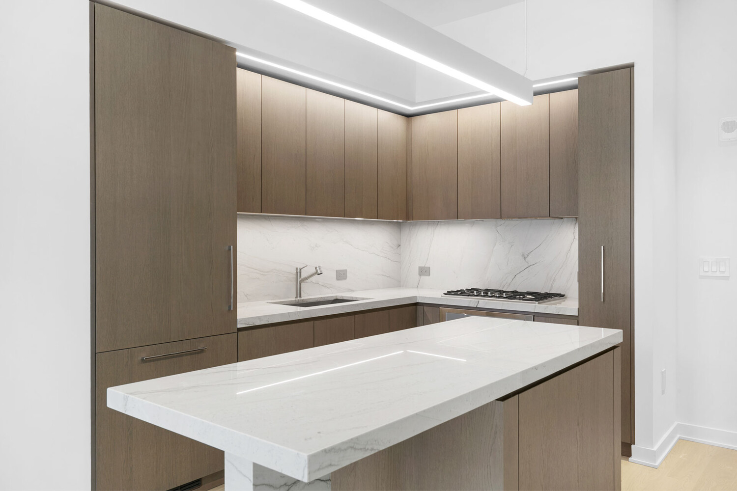 77 CHARLTON Street S4D