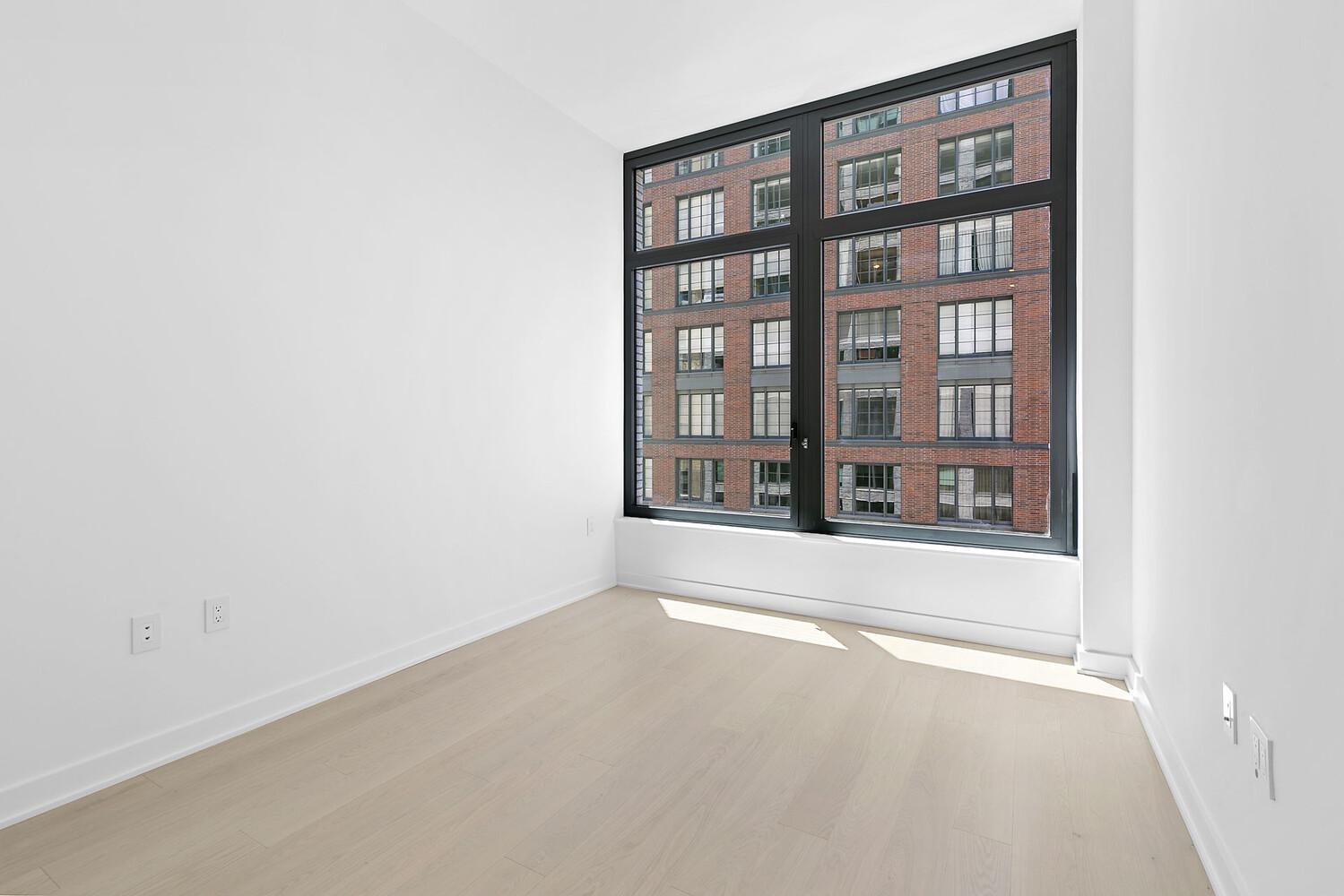 77 CHARLTON Street S4D