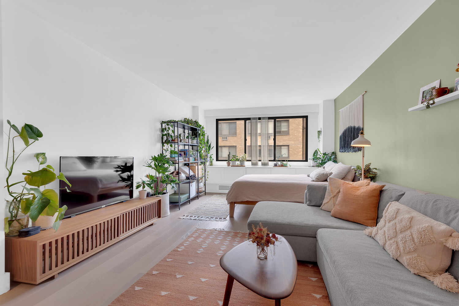 16 W 16TH Street 12NN