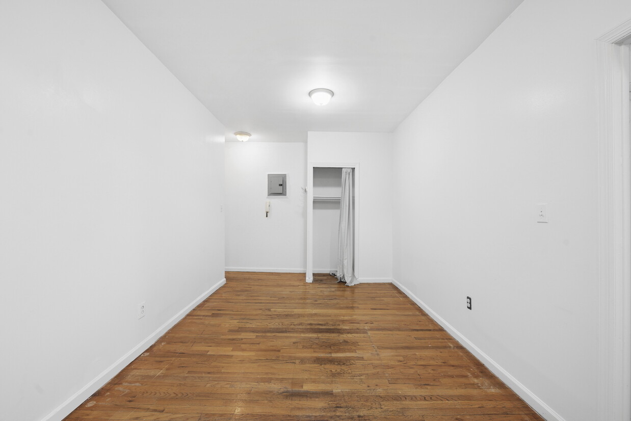 320 E 49TH Street 45