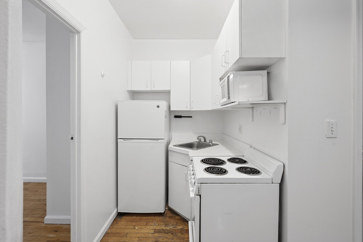 320 E 49TH Street 45