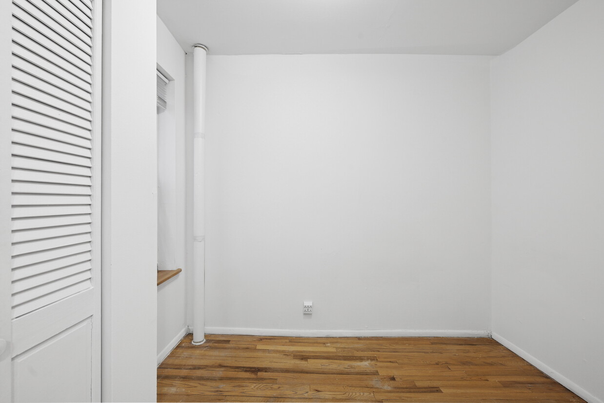 320 E 49TH Street 44