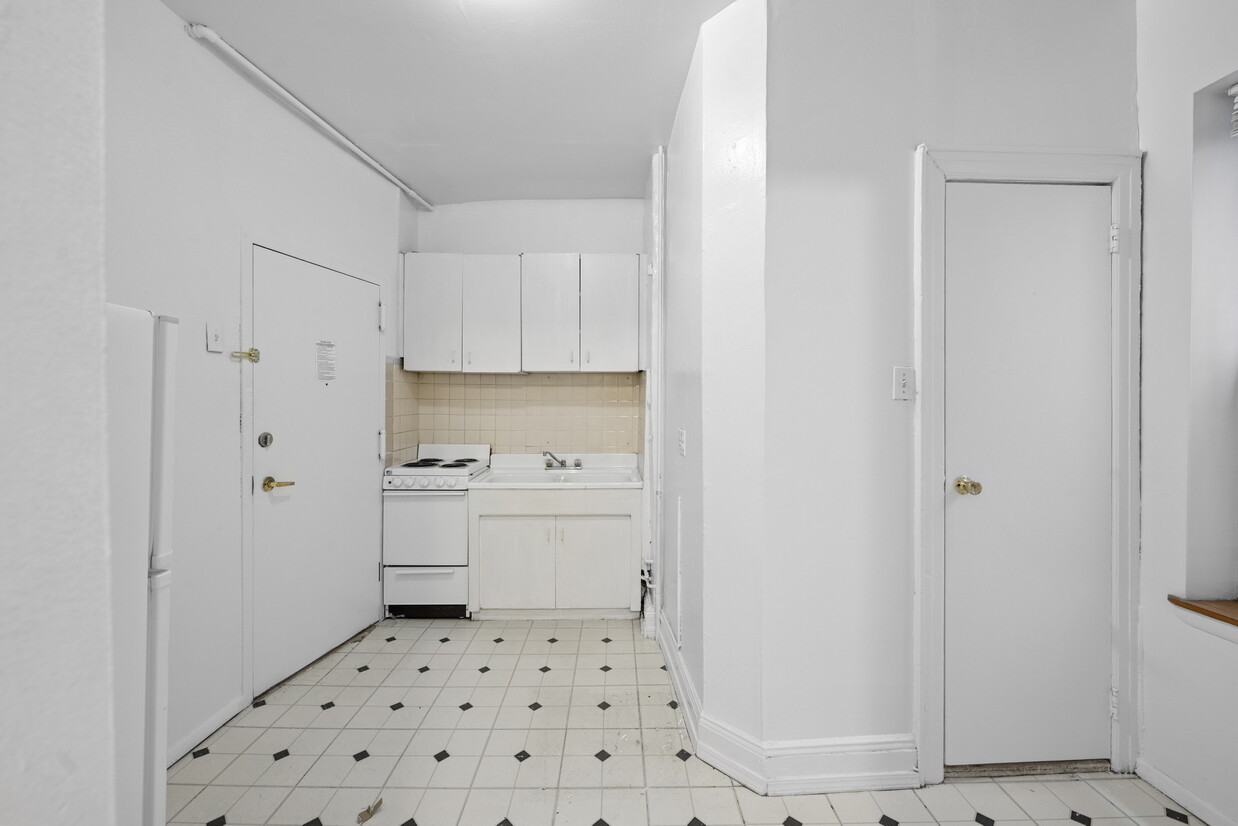 320 E 49TH Street 44