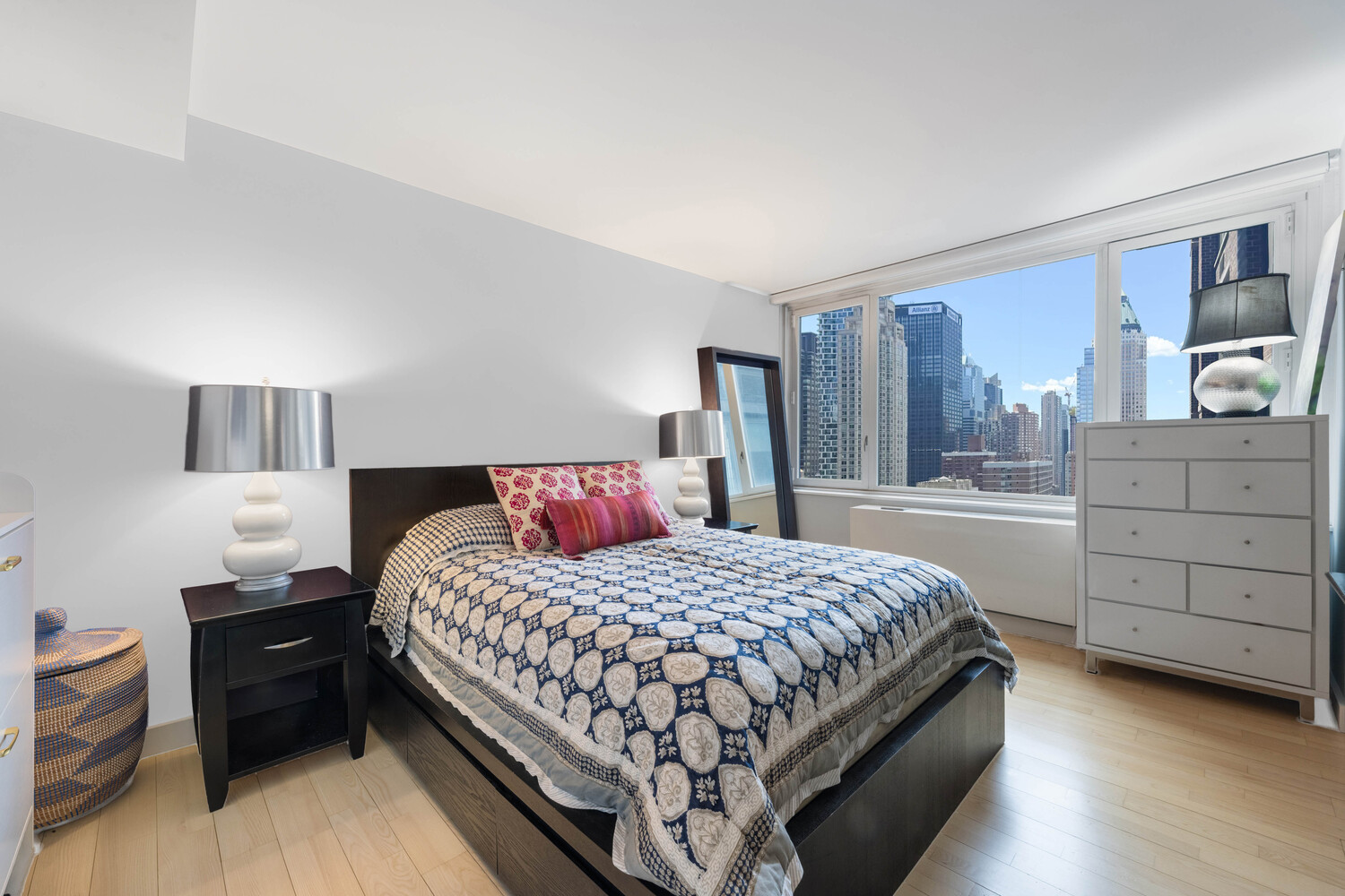 322 W 57TH Street 32Q