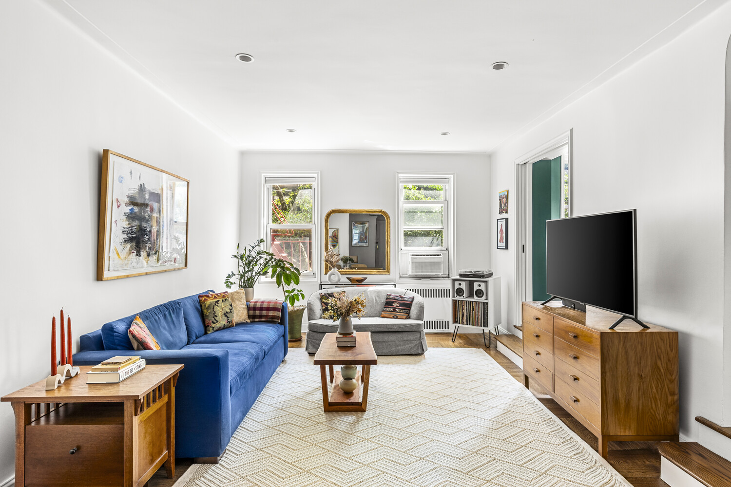 25 PLAZA Street W 2J