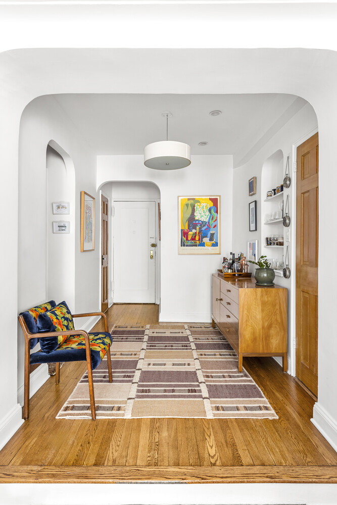 25 PLAZA Street W 2J