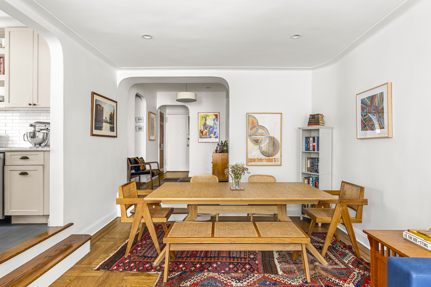 25 PLAZA Street W 2J