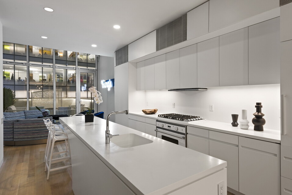 524 W 19TH Street 1A