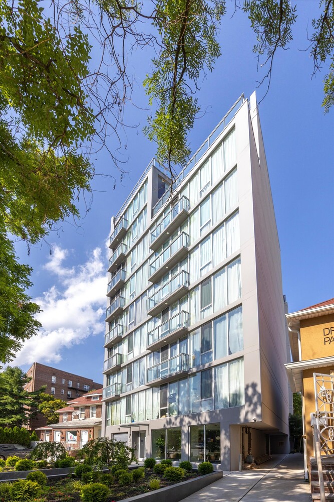 733 OCEAN Parkway 9B
