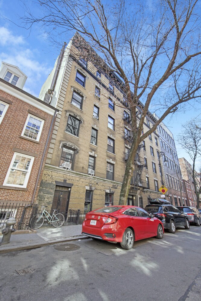 55 BARROW Street 5