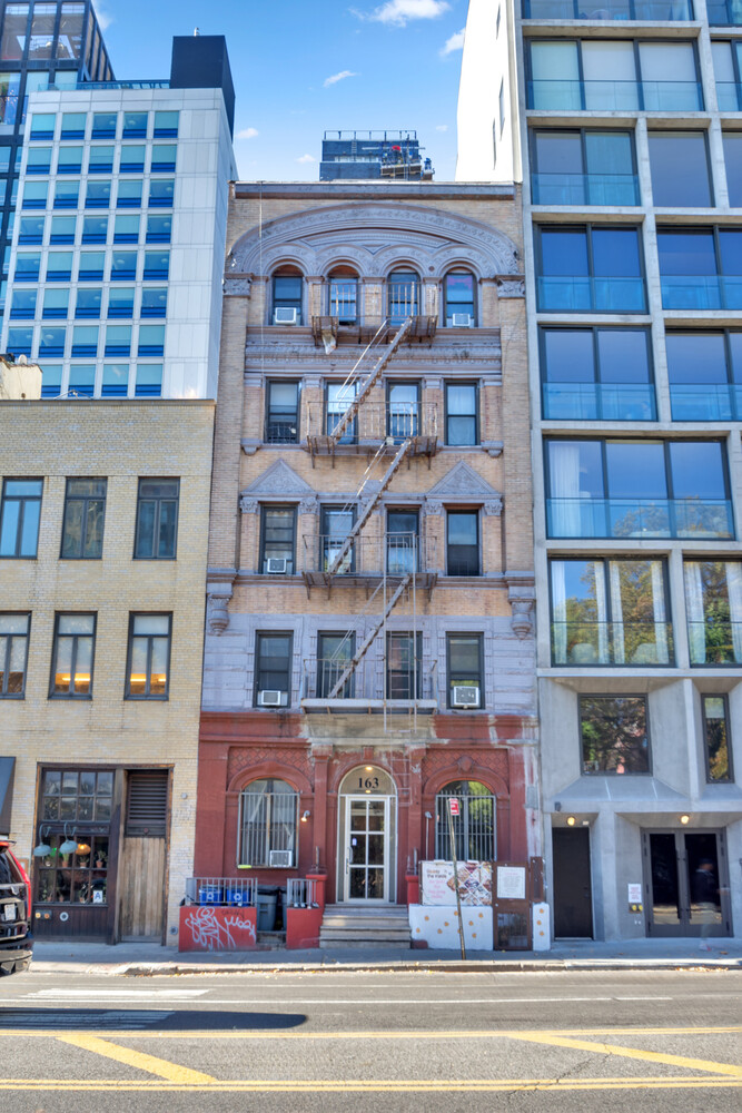 163 CHRYSTIE Street 17