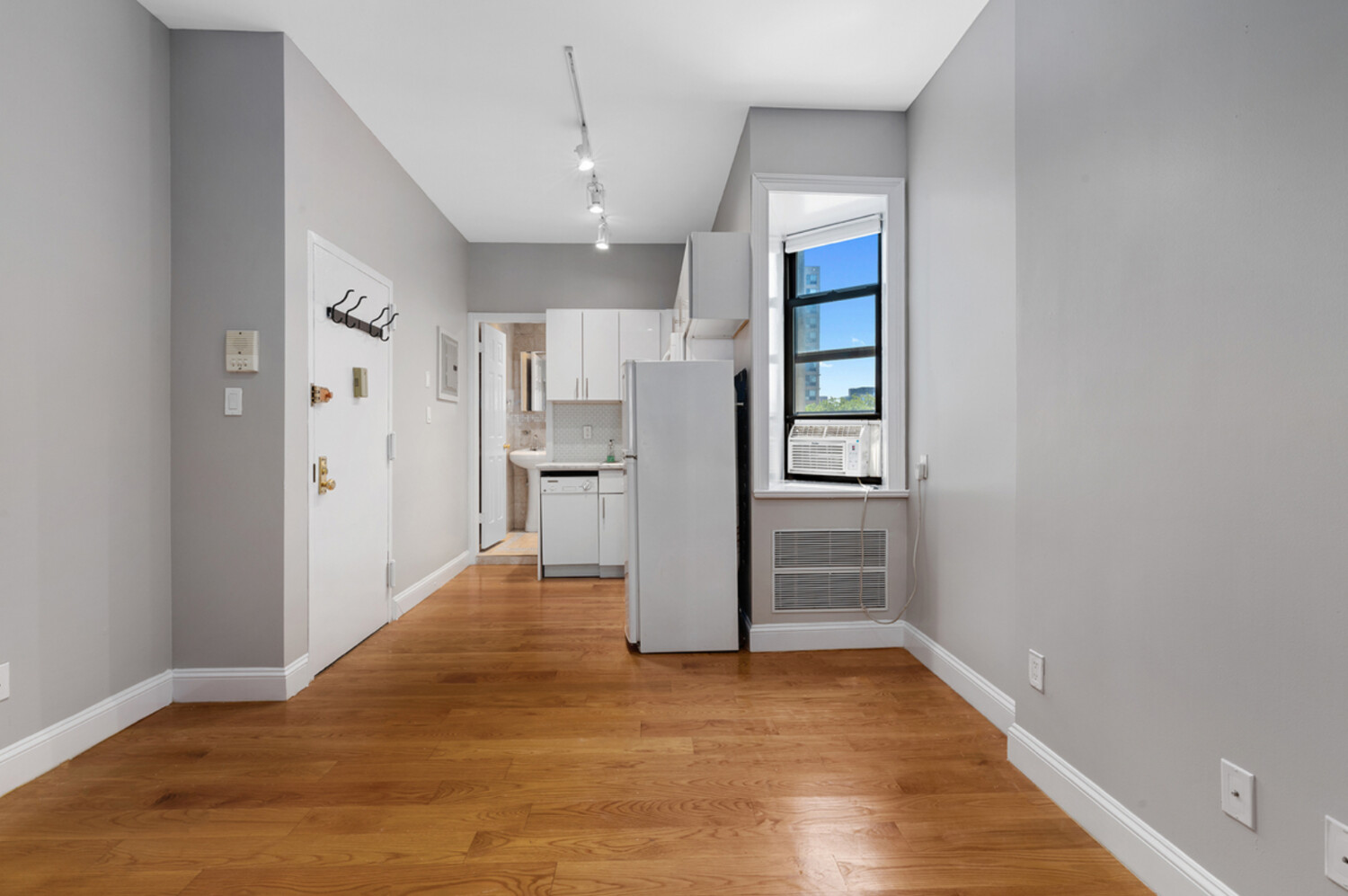 163 CHRYSTIE Street 17