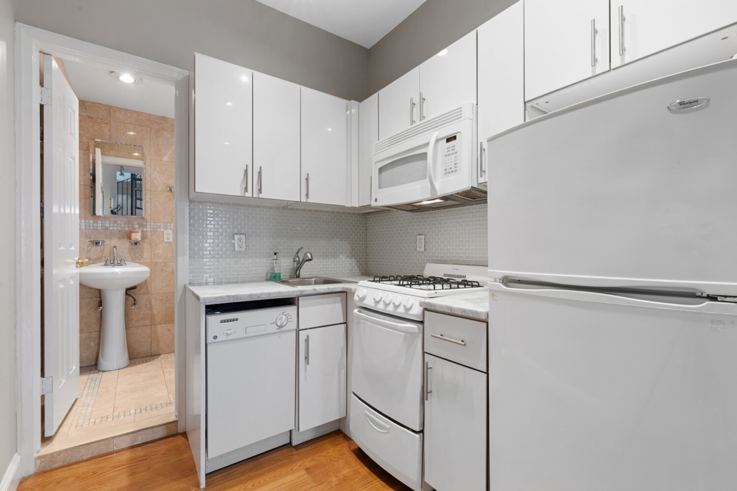 163 CHRYSTIE Street 17