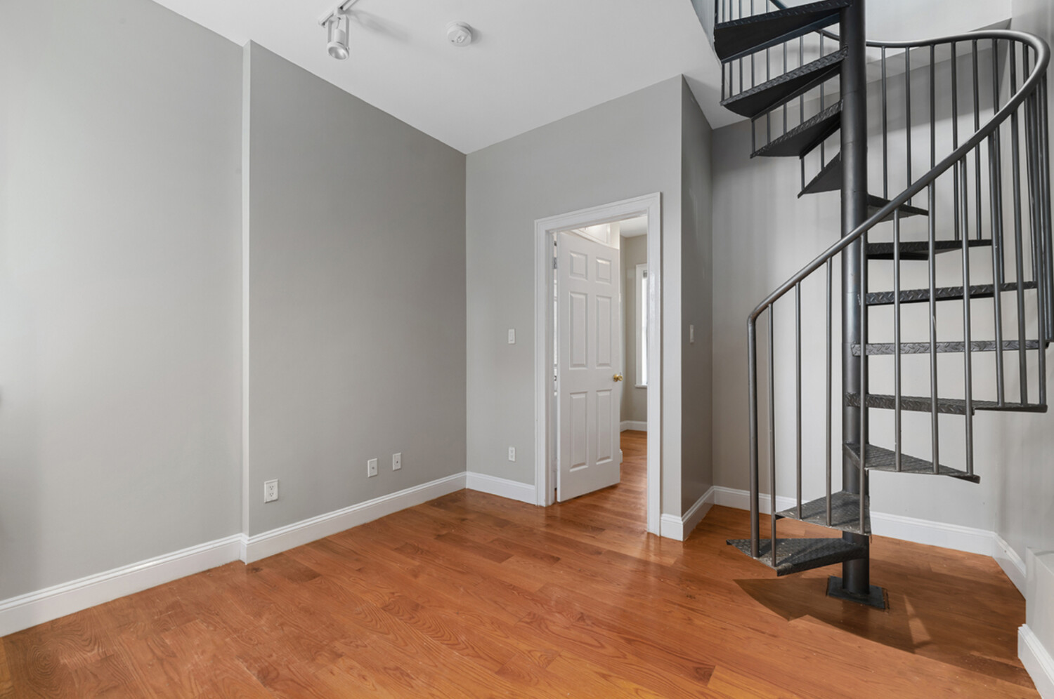 163 CHRYSTIE Street 17