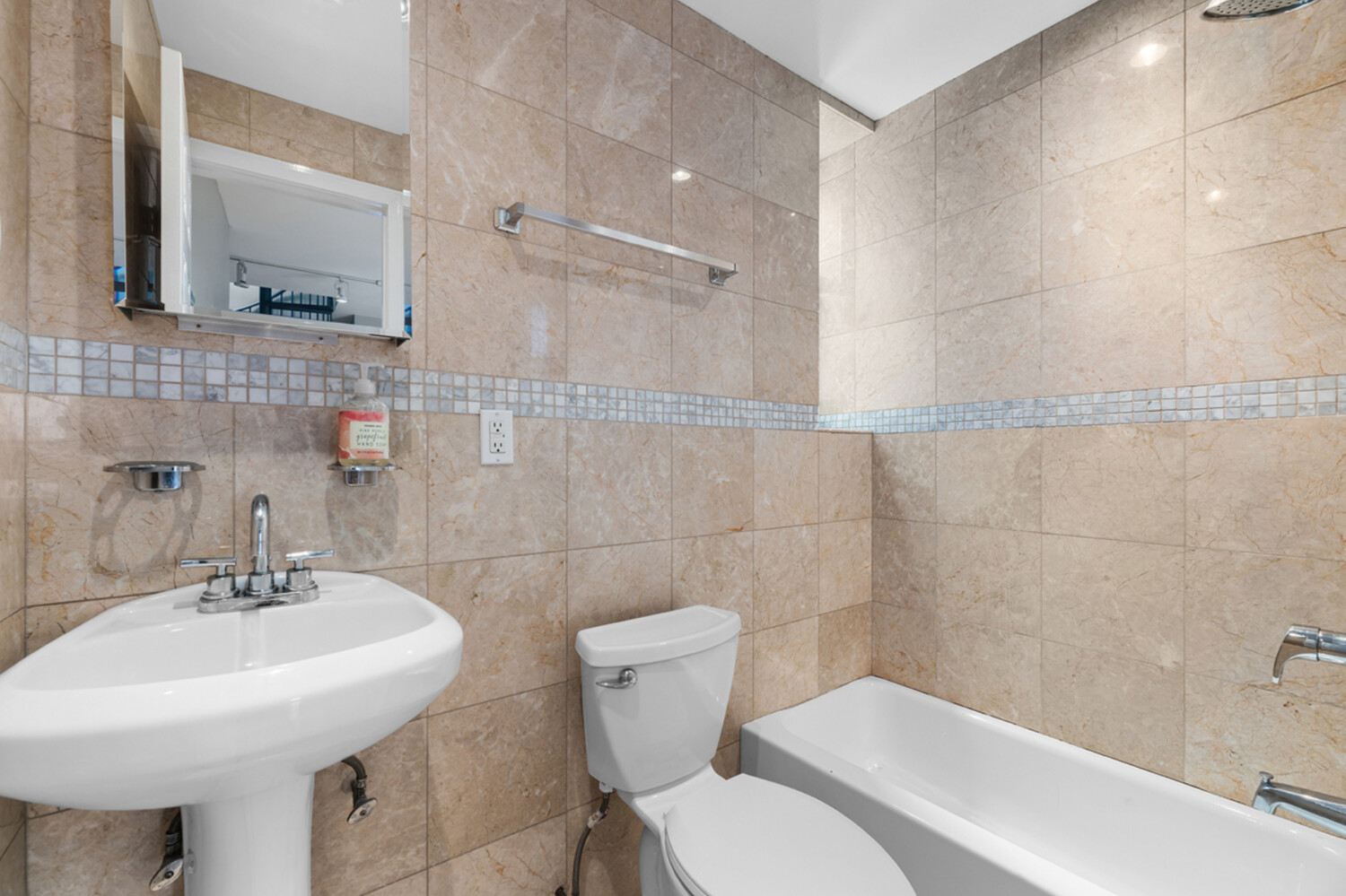 163 CHRYSTIE Street 17