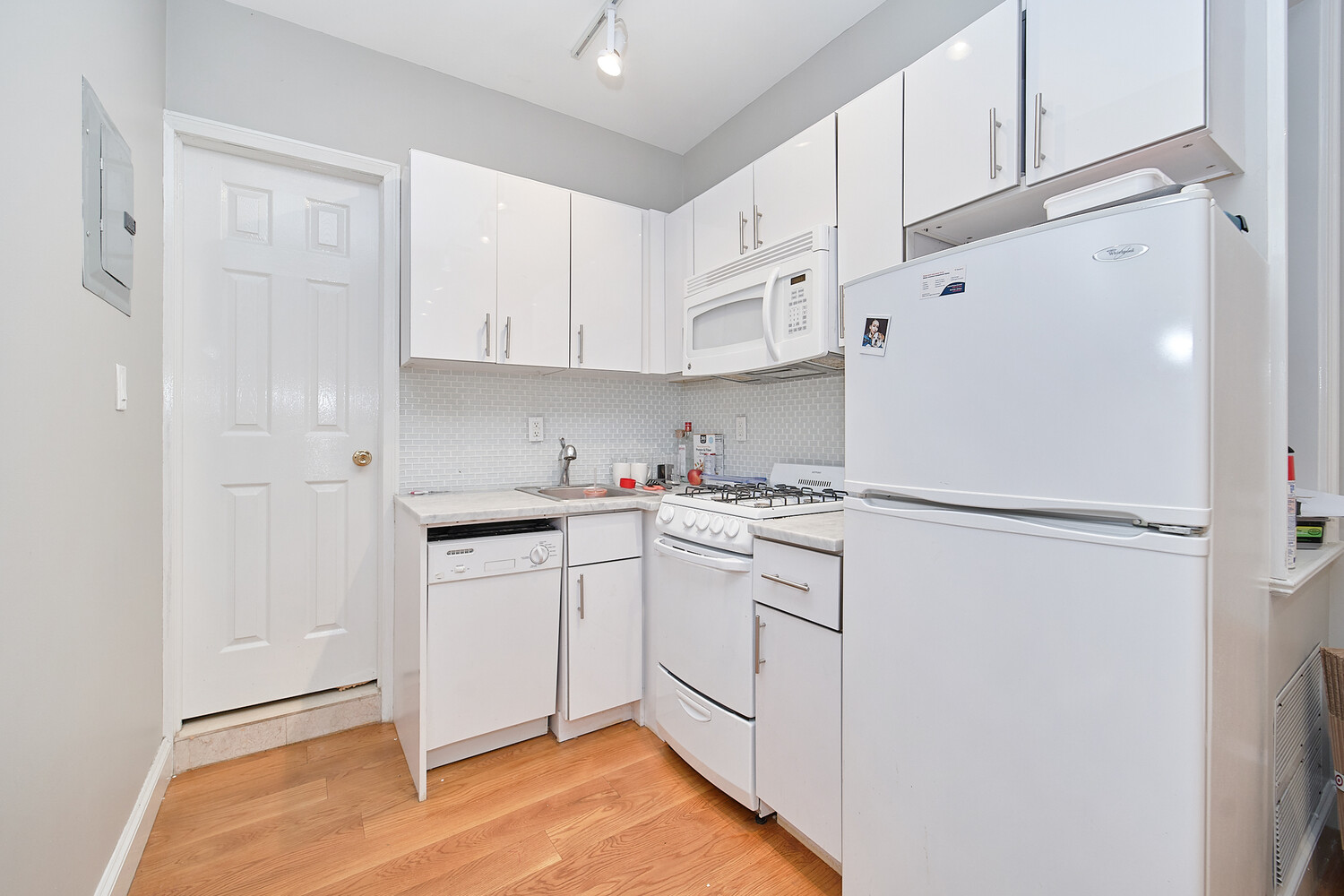 163 CHRYSTIE Street 17