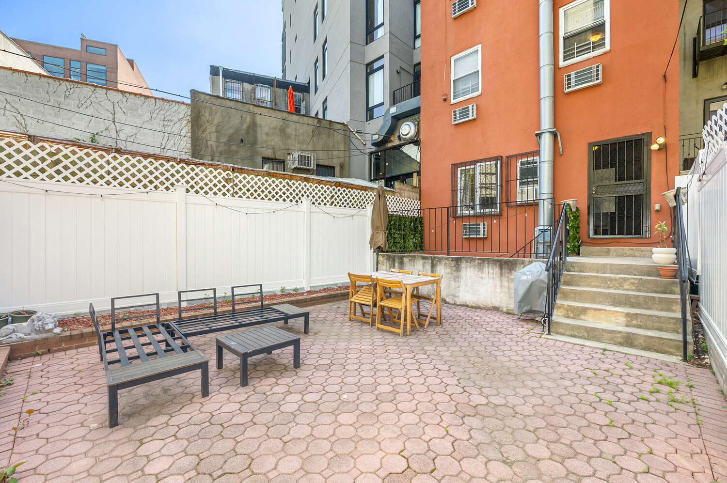 41 CLAVER Place