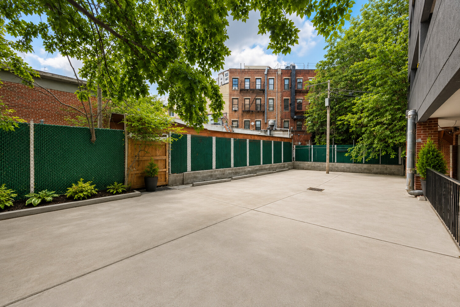 385 VERNON Avenue 2F