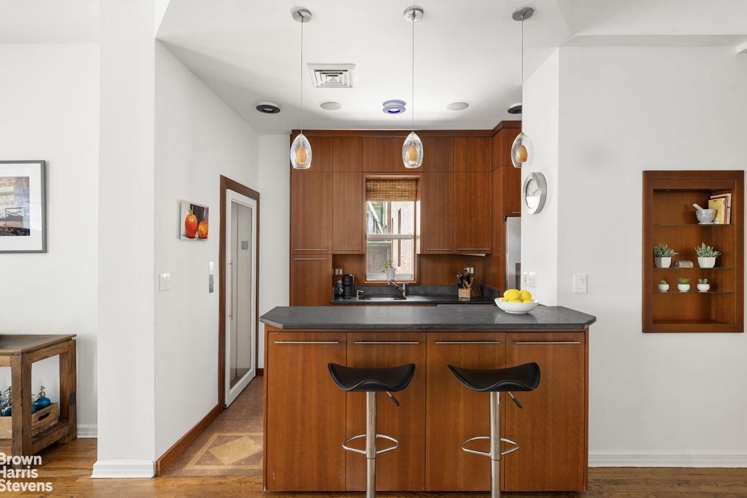 176 BROADWAY 12E