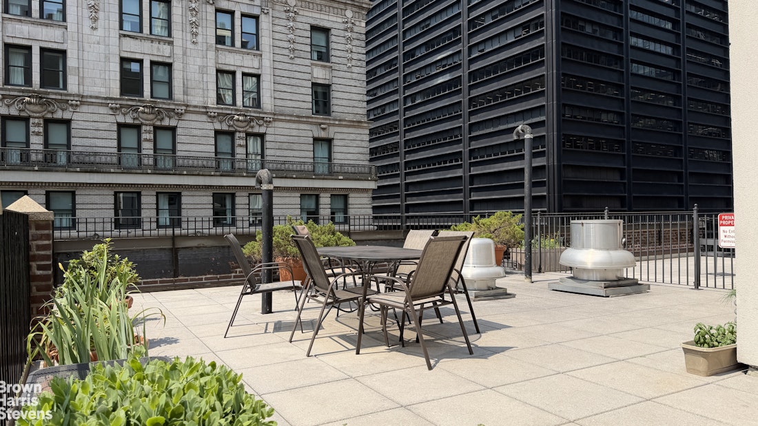 176 BROADWAY 12E