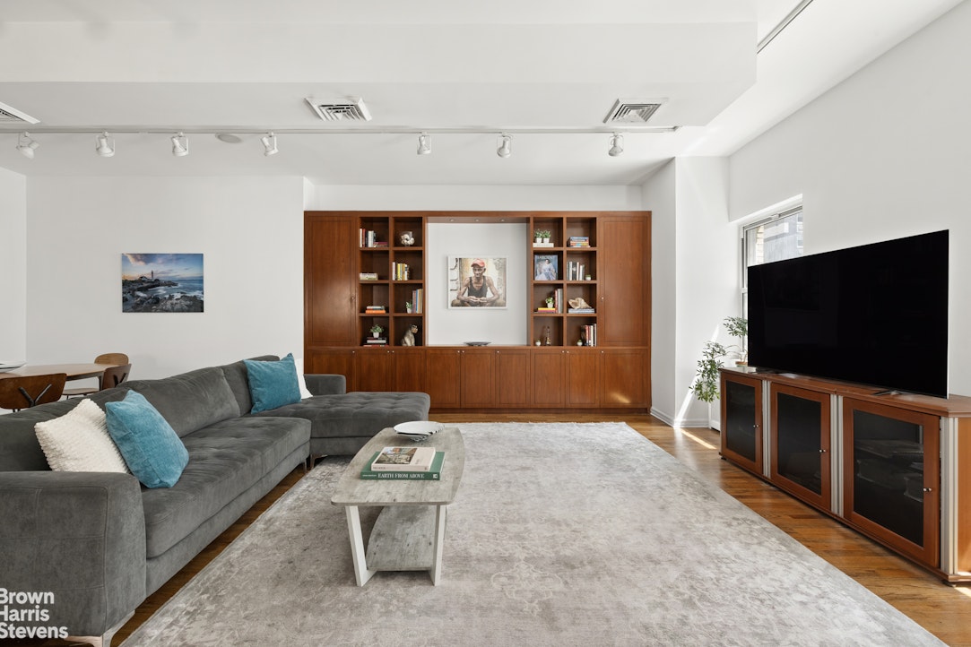 176 BROADWAY 12E
